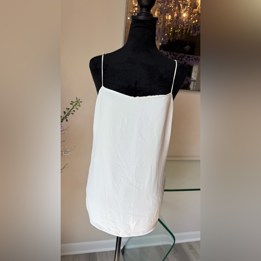 Ann Taylor Women’s White Tank Top. Size Large